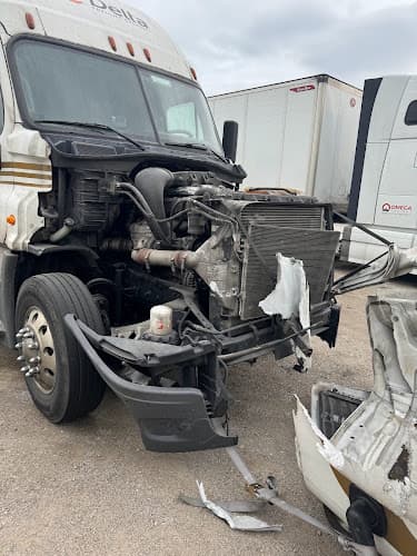 TRUCK LIFE CENTER