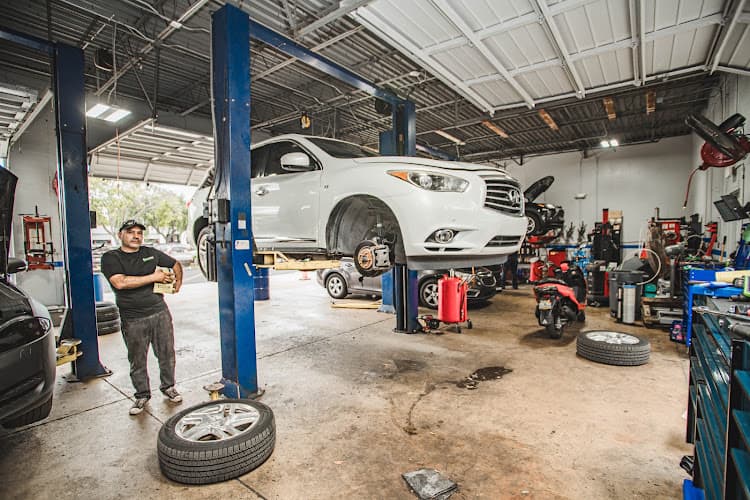 Auto Repair Pros Hollywood North