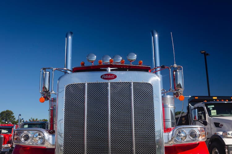 TLG Peterbilt - St. Louis