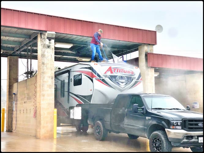 Drippin��� Wet Car Wash and Detail Center
