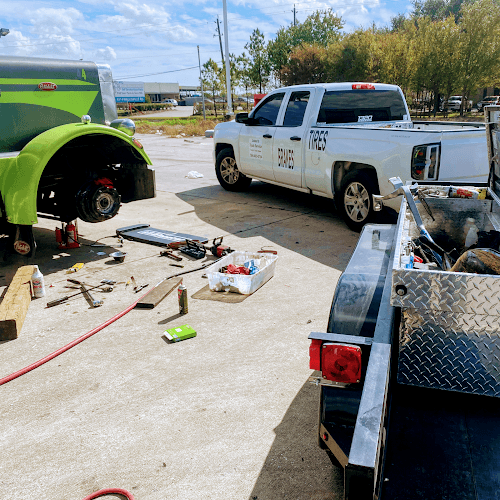 Leaux���������s Truck service