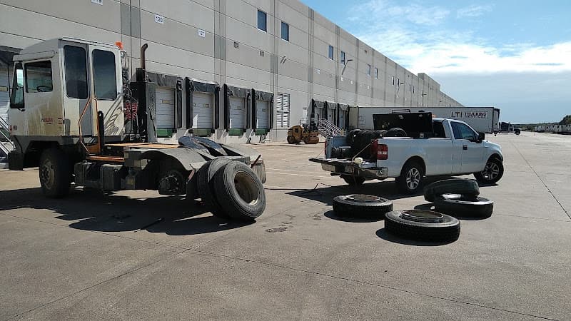 OSCAR���������S 24 HRS MOBILE TIRE REPAIR SERVICIO DE LLANTAS 24 HORAS