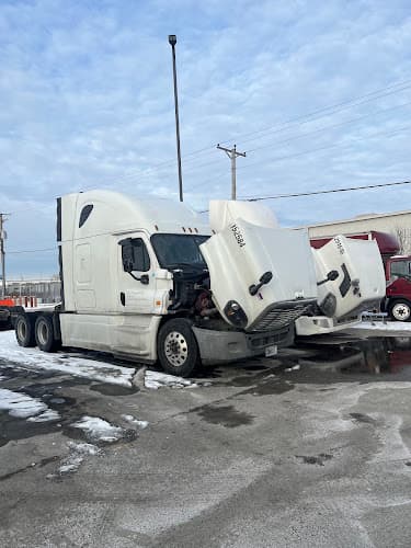 Truck and trailer repair road services