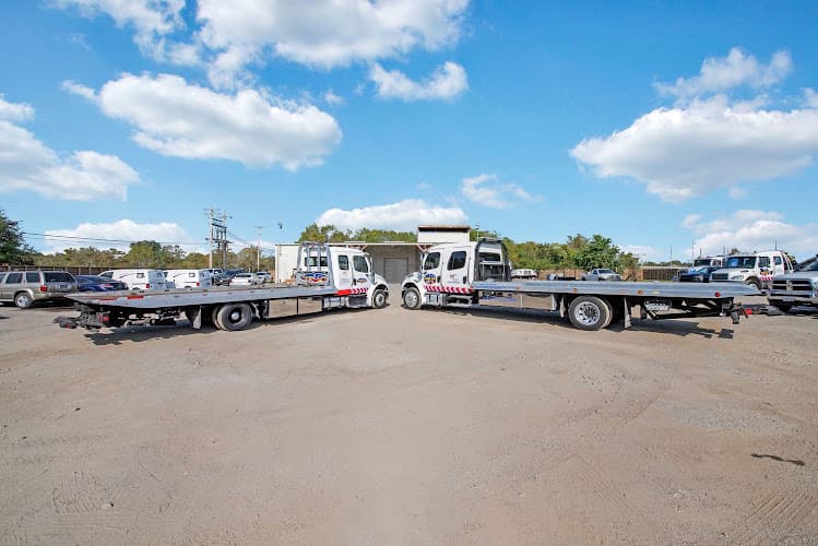 V & R Towing