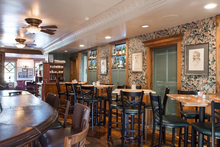 Robin's Nest Restaurant