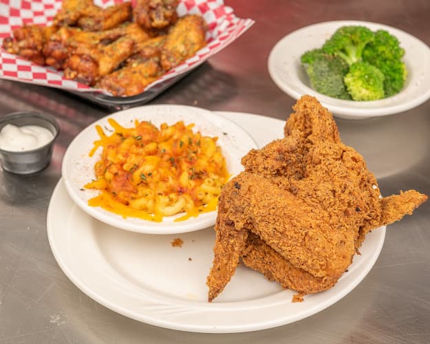 Ree's Bar & Grill